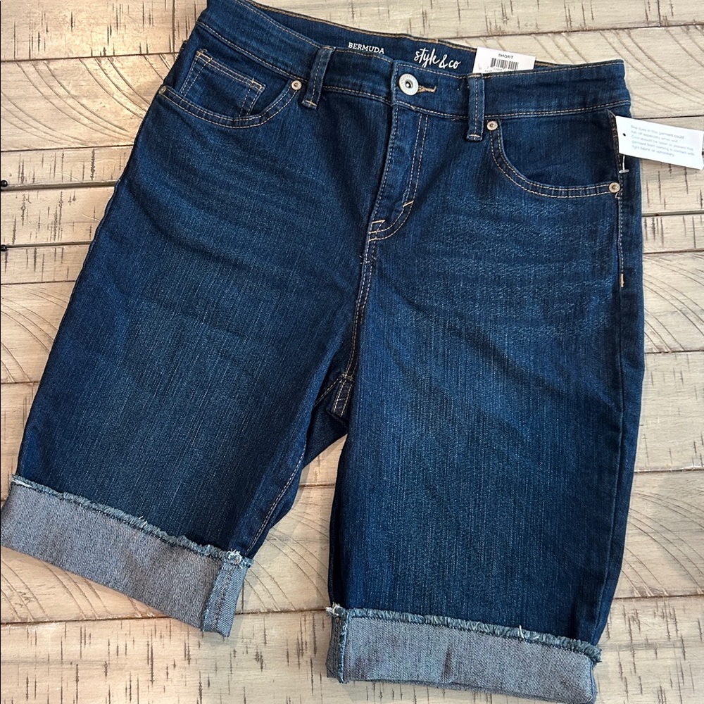 NWT Bermuda Cuffed Shorts Curvy Fit Stretch Denim Mid-rise Style & Co Size 6 - Picture 1 of 10